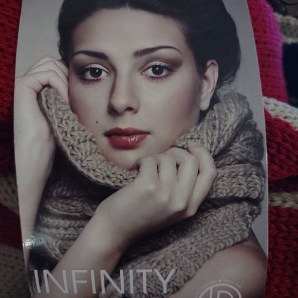 Infinity Scarf with Matching Gloves Red Tan Blue - Picture 7 of 11